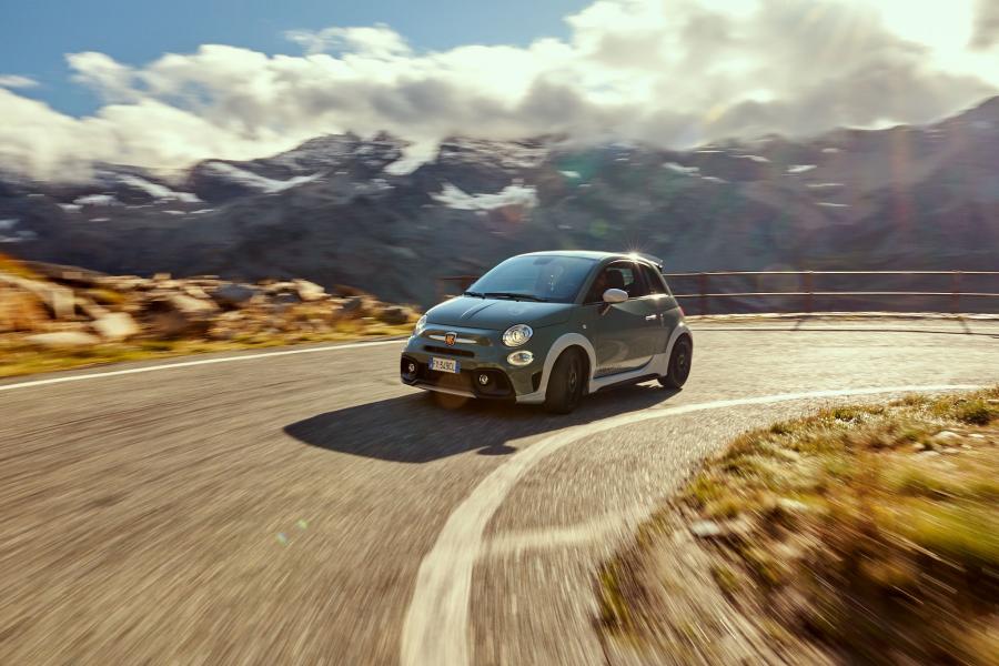  Abarth 695 70° Anniversario (312) 2019 года  (WW) (фото 30 из 70)
